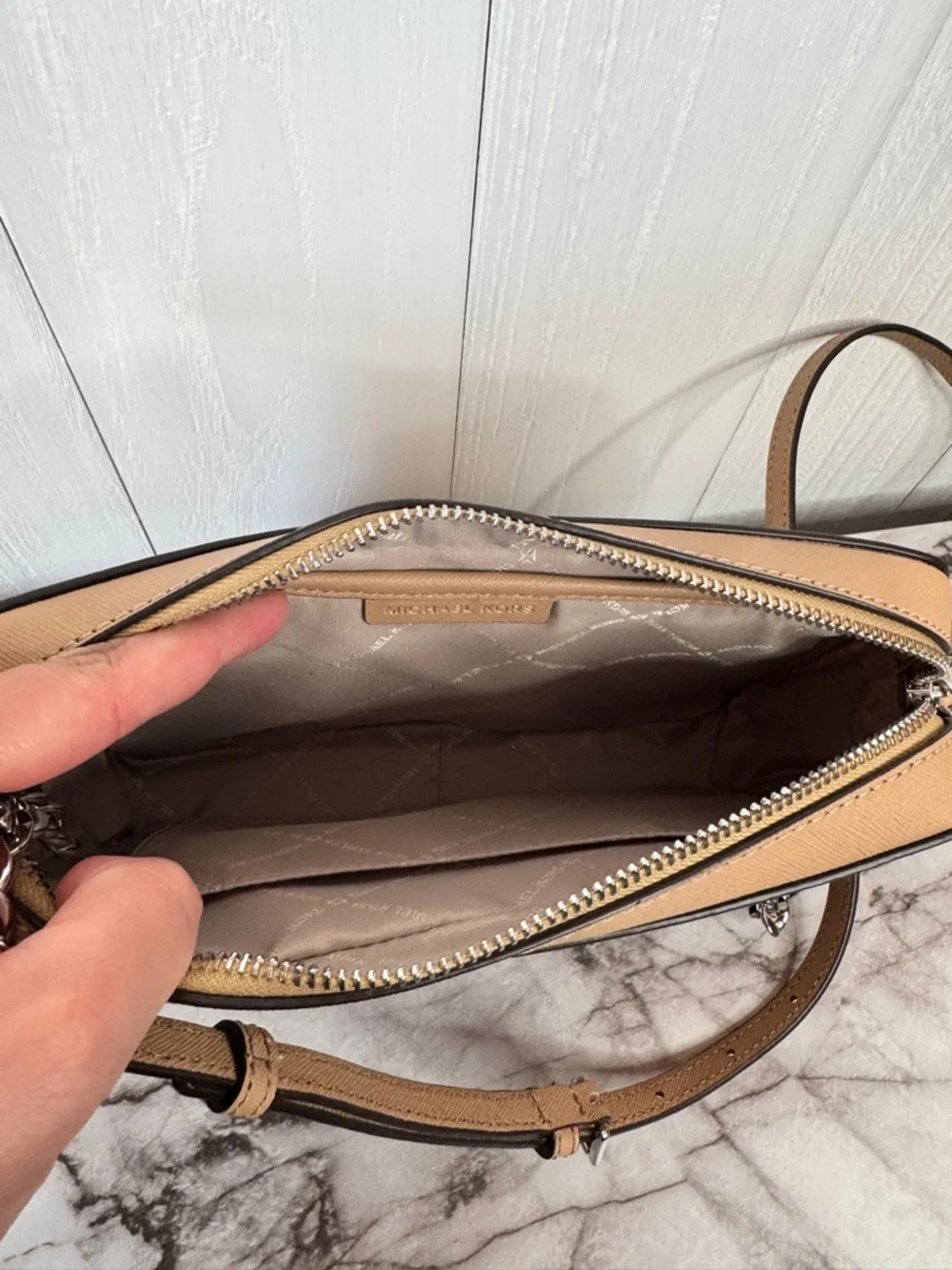 Michael Kors Jet Set Tan Leather Crossbody with Chain Strap - Picture 7 of 14